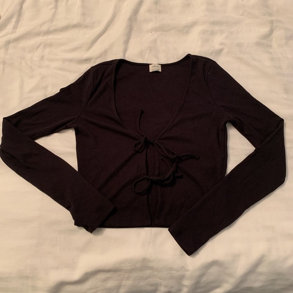 ARITZIA ONLY TIE FRONT TOP - Picture 3 of 4